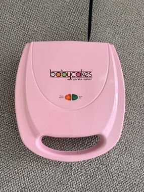 Babycakes Full Size Cupcake Maker 8 Cupcakes Non-Stick Baker